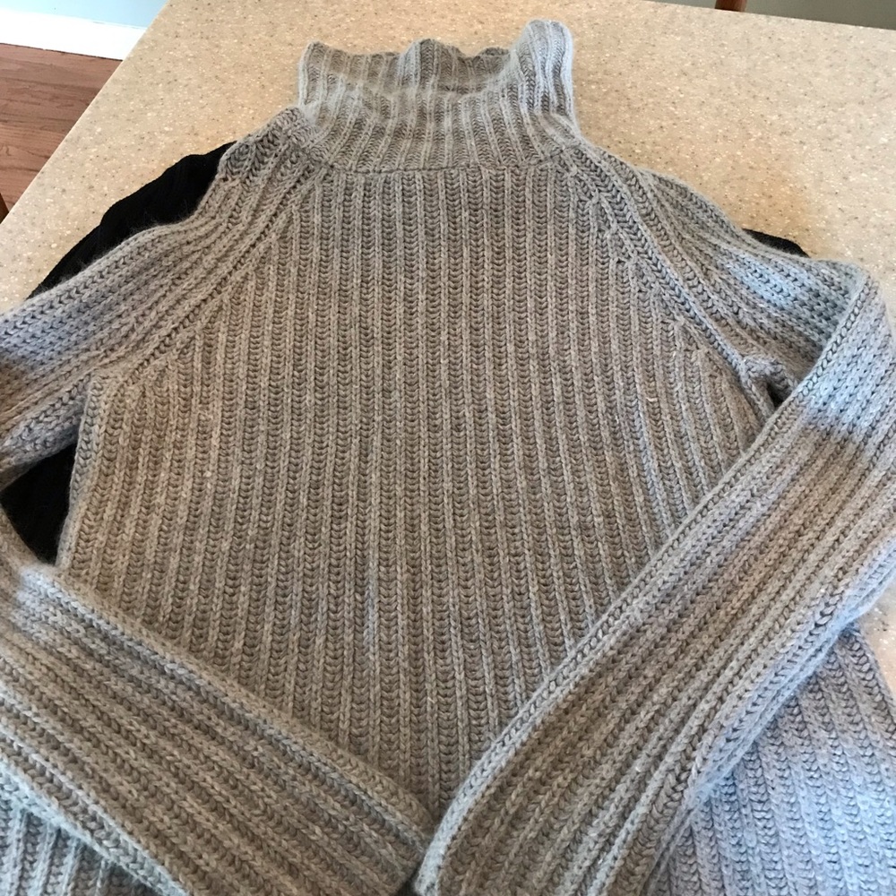 Isaac mizrahi sweater